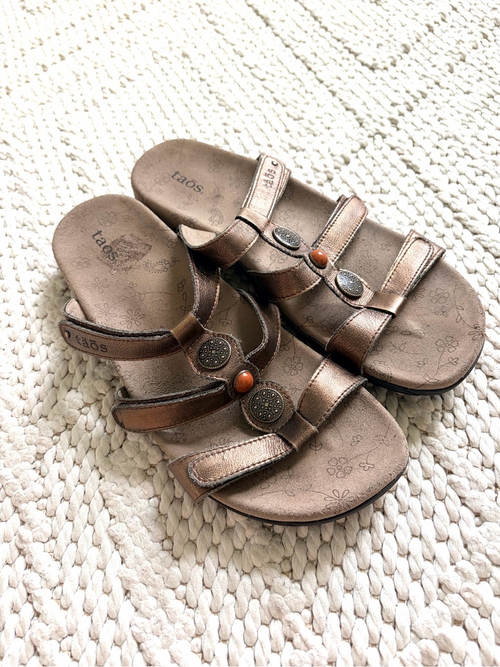 Taos Footwear Metallic Bronze Triple-Strap Comfort Sandals Womens Size 10 EUC